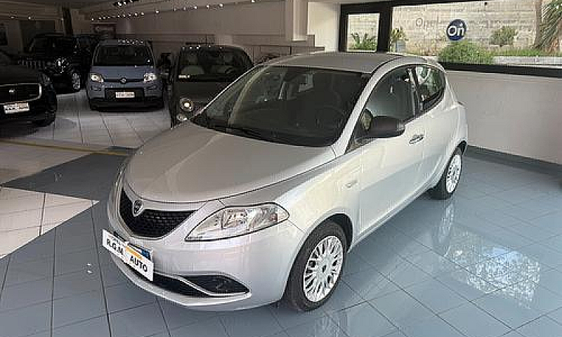 Lancia Ypsilon 1.3 M...