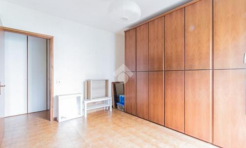 3 Locali A Correggio...