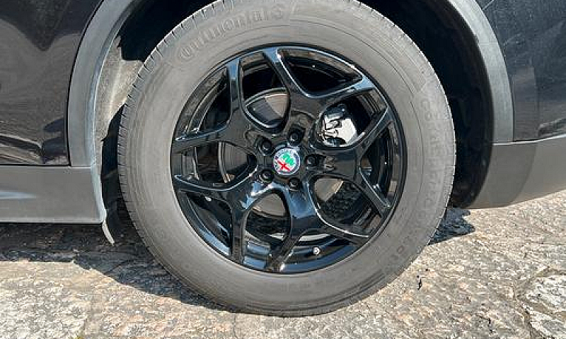 Alfa Romeo Stelvio 2...