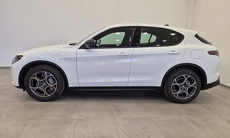 Alfa Romeo Stelvio 2...