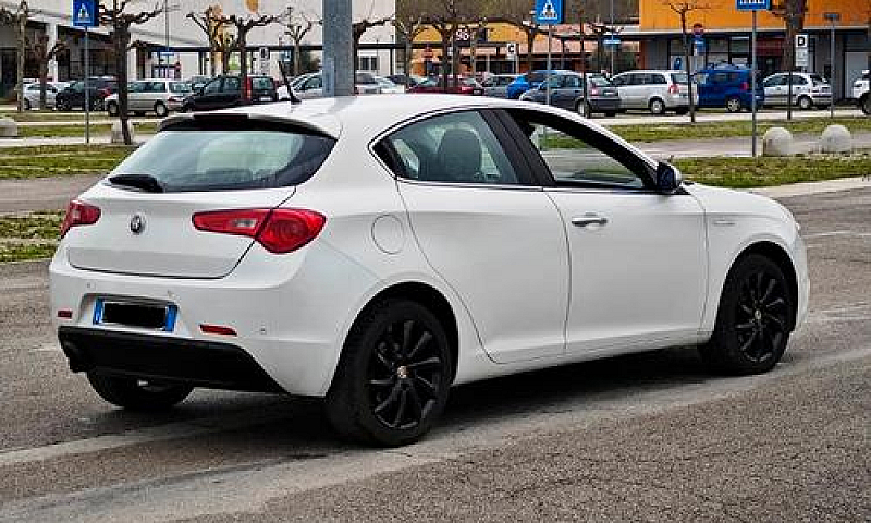 Alfa Romeo Giuletta ...