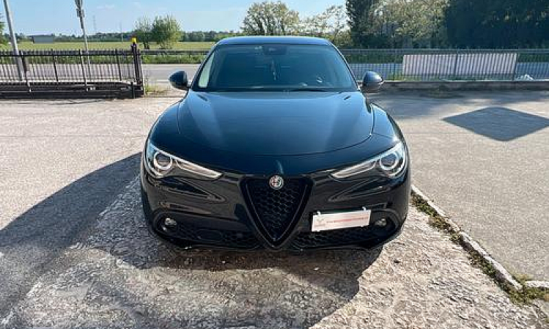 Alfa Romeo Stelvio 2...