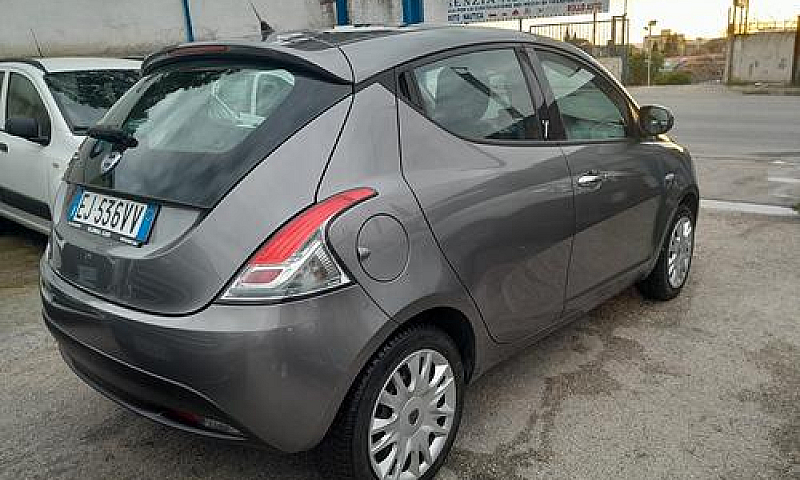 Lancia Ypsilon 1.2 6...