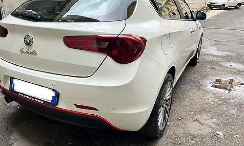 Alfa Romeo Giulietta...