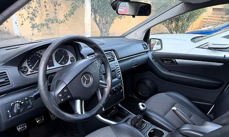 Mercedes-Benz B 200 ...