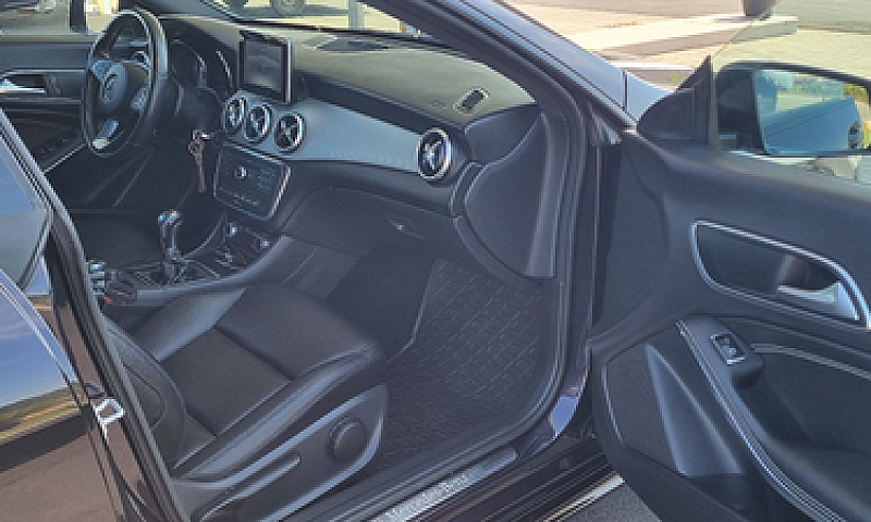 Mercedes Cla...
