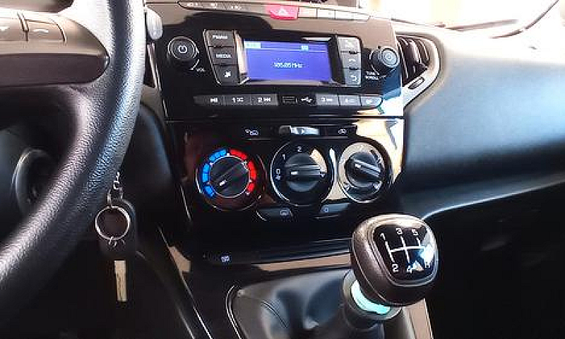 Lancia Ypsilon 1.2 6...