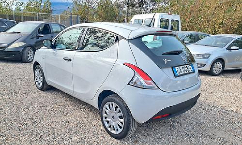 Lancia Ypsilon 1.2 6...