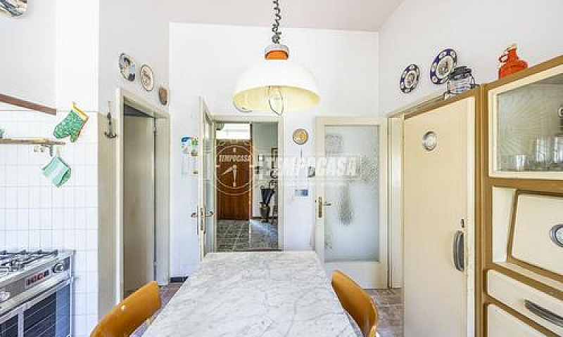 Luminosa Villa Singo...