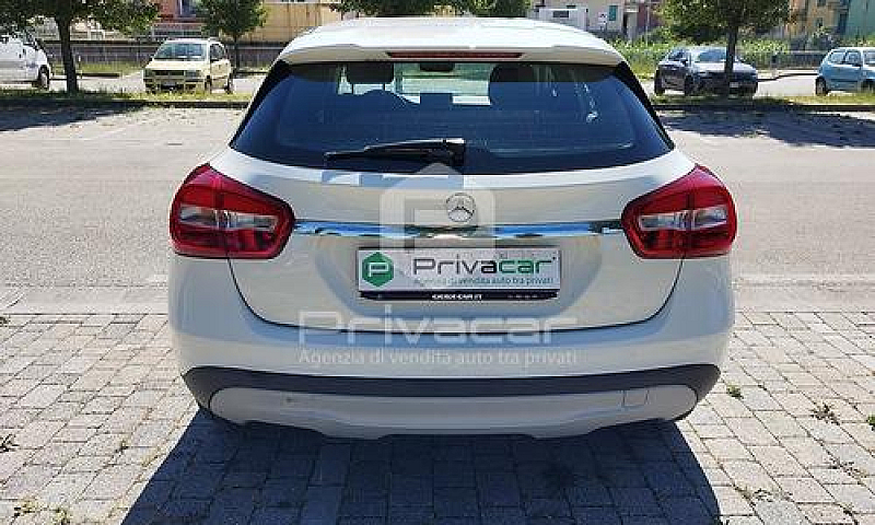 Mercedes Gla 180 D B...