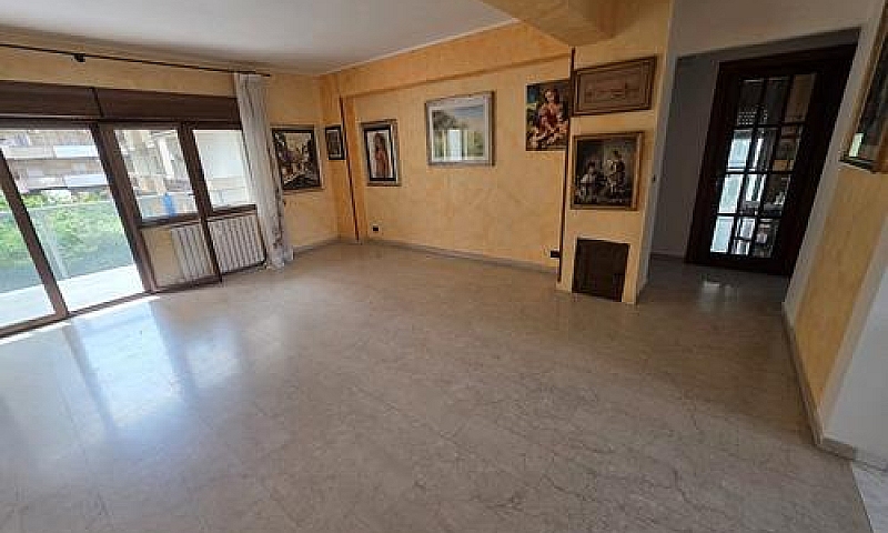 Ampio Appartamento C...