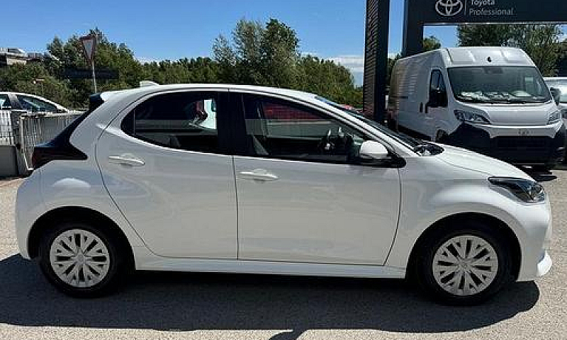 Toyota Yaris 1.0 Act...