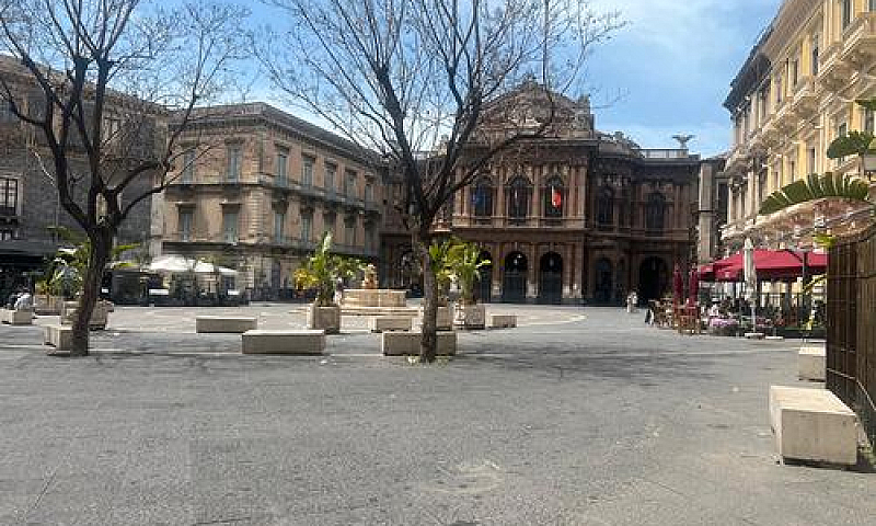 Piazza Teatro Massim...