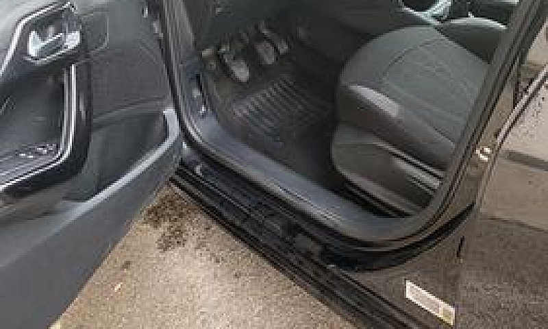 Peugeot 208 1.4 Hdi ...