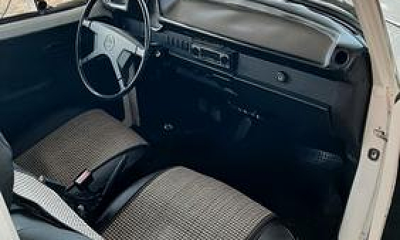 Volkswagen Maggiolin...