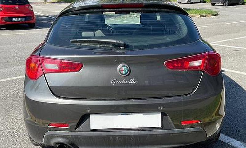 Alfa Romeo Giulietta...