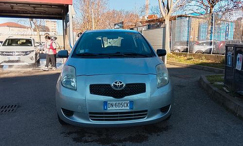 Toyota Yaris ...