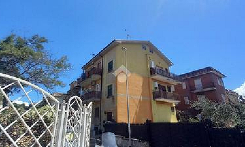 4 Locali A Roma...
