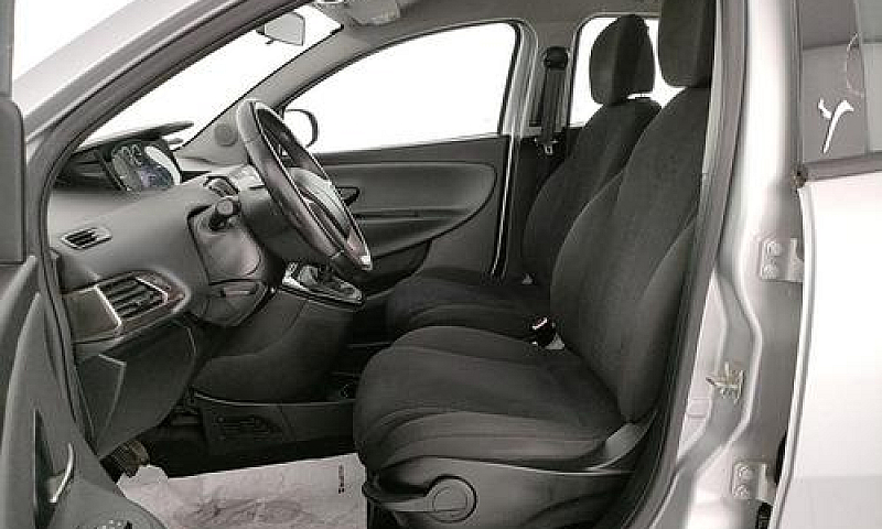 Lancia Ypsilon 1.2 6...