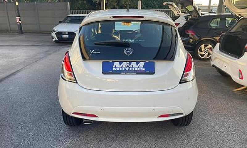 Lancia Ypsilon 1.3 M...