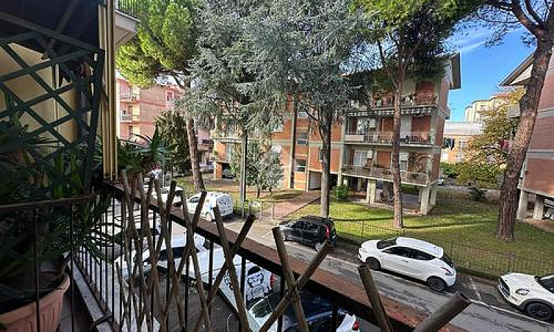 3 Locali A Sarzana...