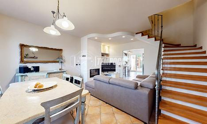 Rif: V021 Casa Semi-...