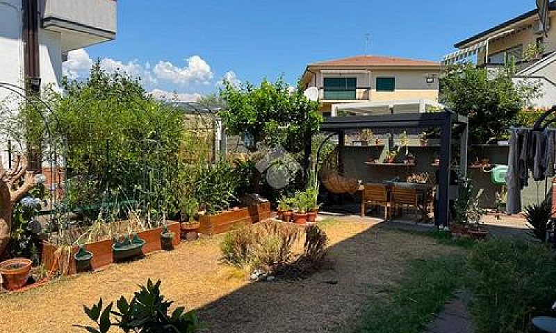 2 Locali A Riposto...