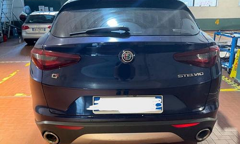 Alfa Romeo Stelvio 2...