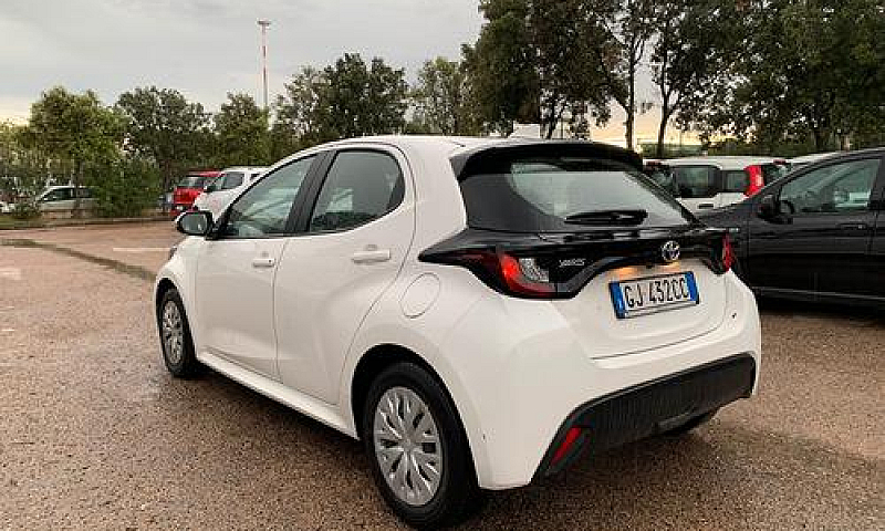 Toyota Yaris 1.0 5 P...