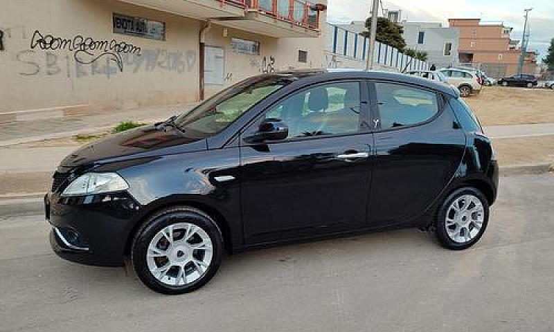 Lancia Ypsilon 0.9 T...