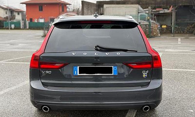 Volvo V90...