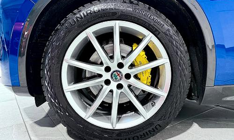Alfa Romeo Stelvio 2...