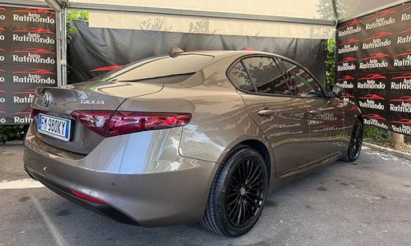 Alfa Romeo Giulia 2....
