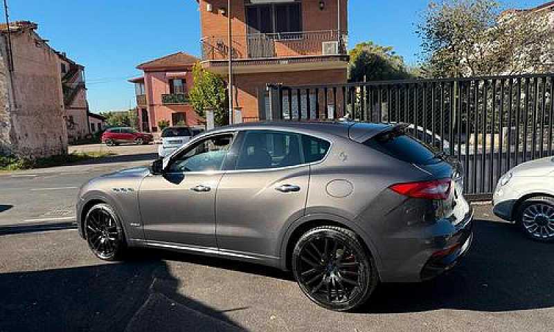 Maserati Levante V6 ...