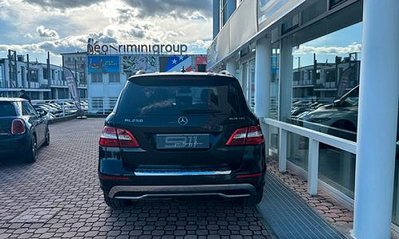 Mercedes-Benz Ml 250...