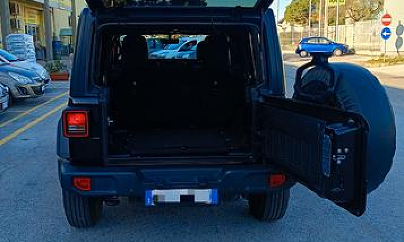 Jeep Wrangler Unlimi...