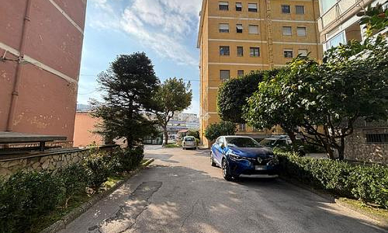 3 Locali A Napoli...