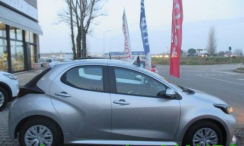Toyota Yaris 1.0 5 P...