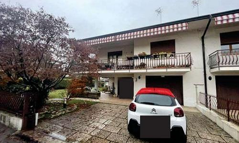 Porzione Di Casa A M...