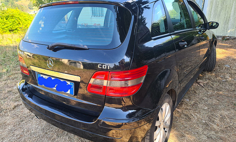 Mercedes B180...