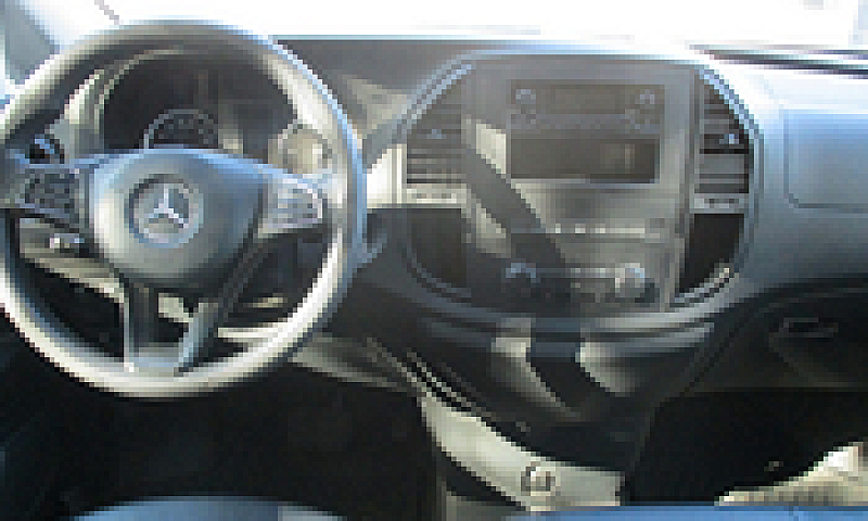 Mercedes Vito...
