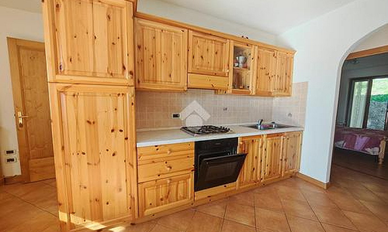 4 Locali A Roana...