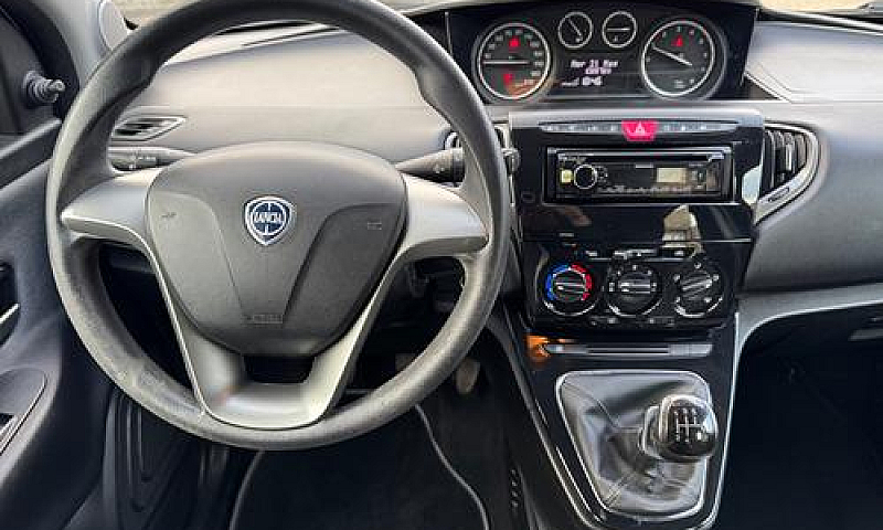 Lancia Ypsilon 1.2 6...