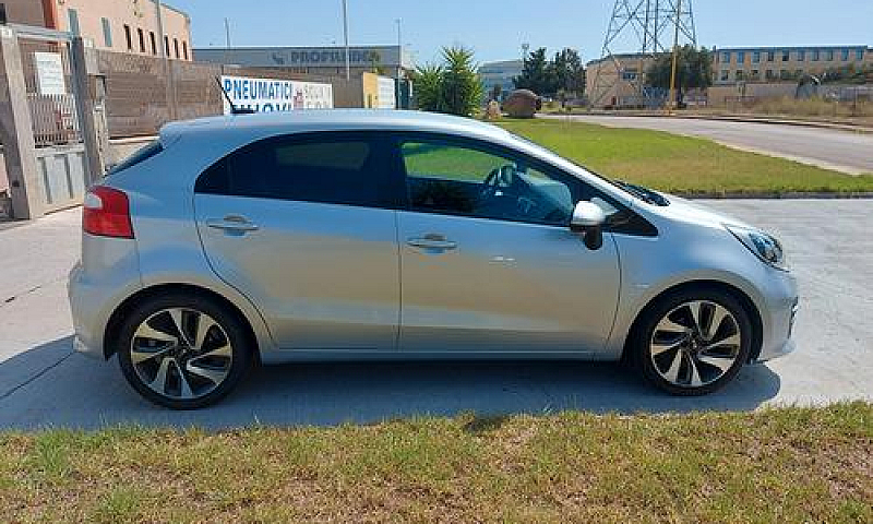 Kia Rio 1.2 5P. Cool...