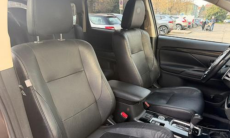 Mitsubishi Outlander...