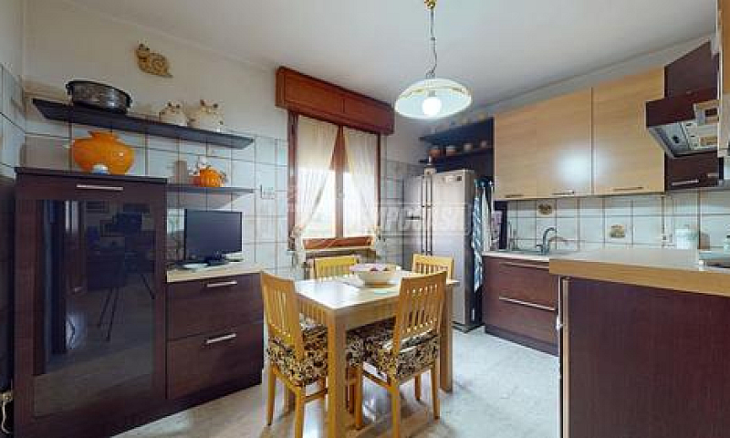 Porzione Di Casa Con...