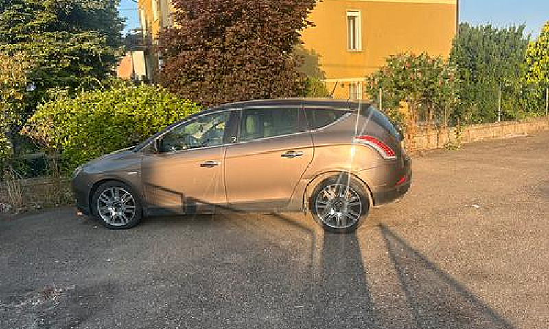 Lancia Delta 2012...