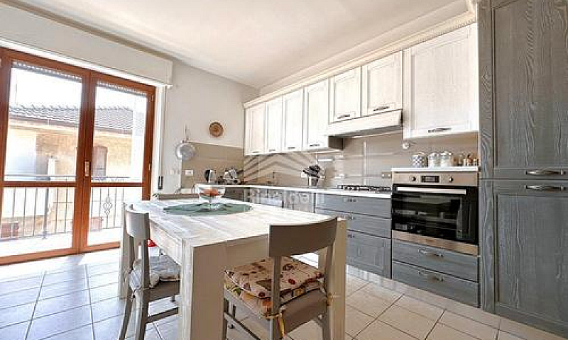 Tri Locale Con Balco...
