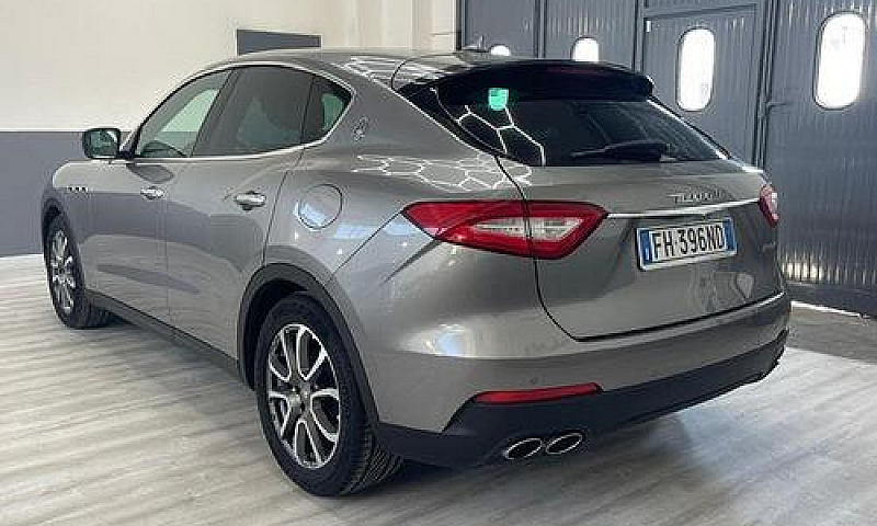 Maserati Levante V6 ...