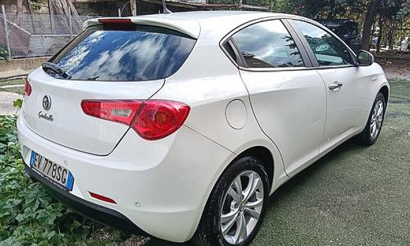 Alfa Romeo Giulietta...